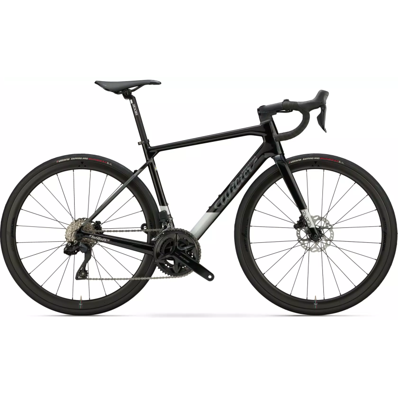 Photo non contractuelle: Vélo en SHIMANO 105 Di2 avec des roues MICHE SWR EVO 40.