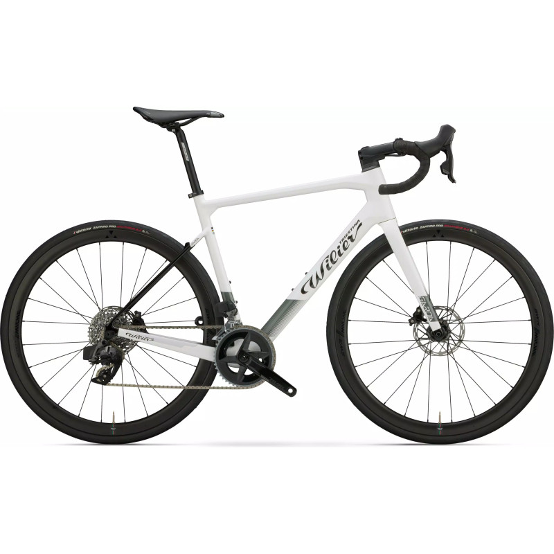Photo non contractuelle: Vélo en SHIMANO 105 Di2 avec des roues MICHE REFLEX DX.